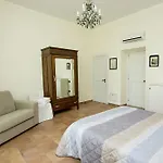 Oda ve Kahvaltı La Torretta Bianca